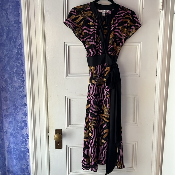 🌟DVF Silk Chiffon Stunning, Unusual Black/Gold/Lavender print Midi Party … - Picture 2 of 6